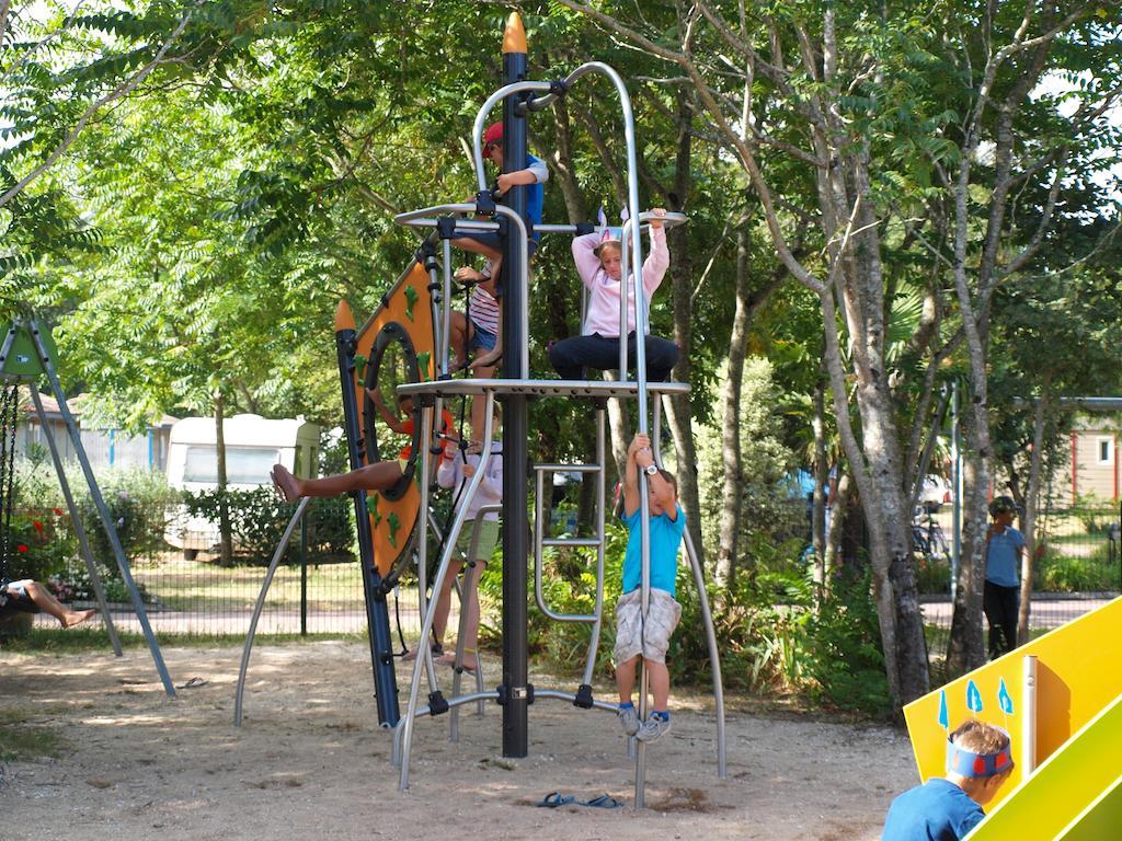 Camping La Brande Le Château-dʼOléron Exterior foto
