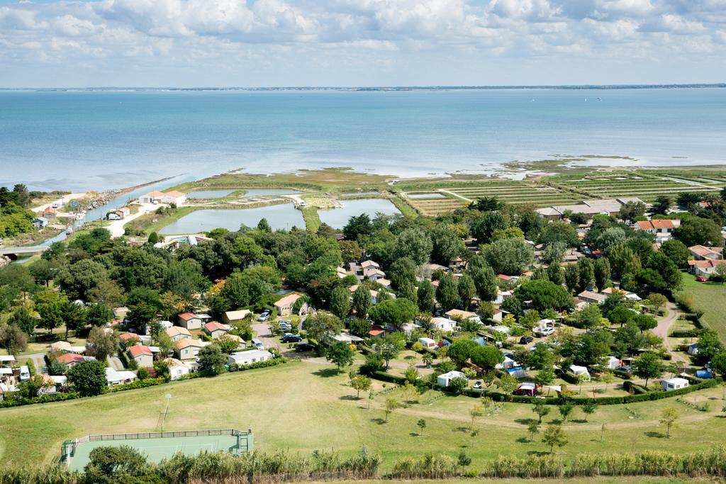 Camping La Brande Le Château-dʼOléron Exterior foto